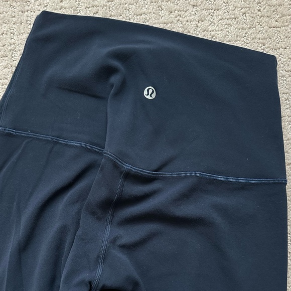 Lululemon Align Super High Rise Navy Legging 28” size 6 - Picture 4 of 6